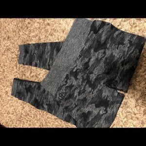 Gym shark high waisted seamless camo leggings